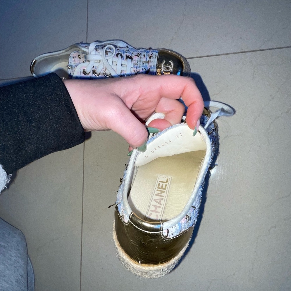Shoes - Picture 4 of 8